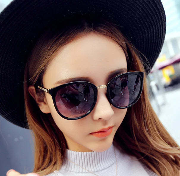 Chic Round Sunglasses for Women